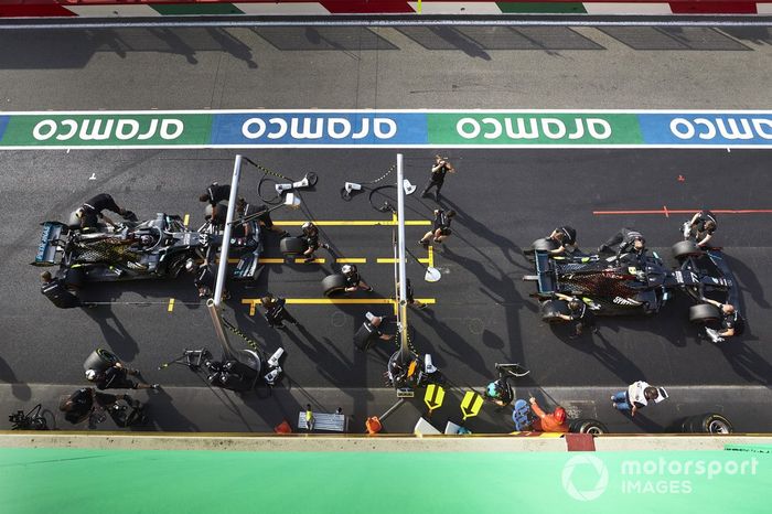 Valtteri Bottas, Mercedes F1 W11, Lewis Hamilton, Mercedes F1 W11