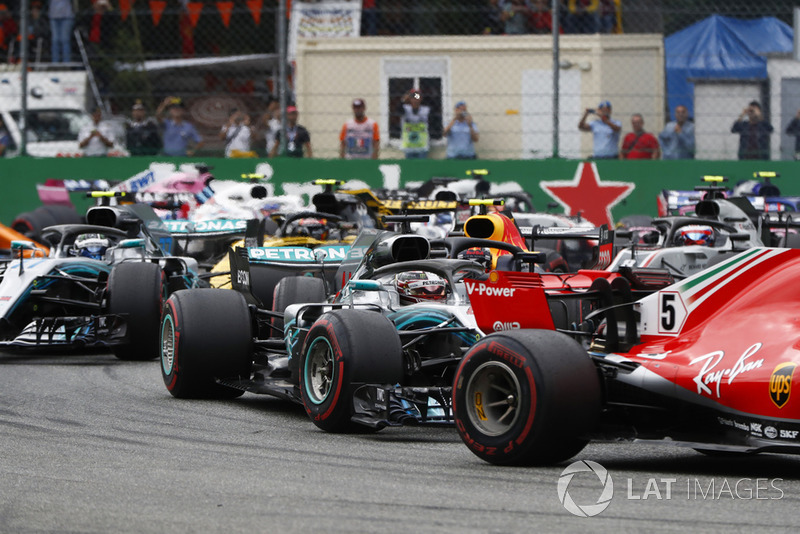 Sebastian Vettel, Ferrari SF71H, Lewis Hamilton, Mercedes AMG F1 W09