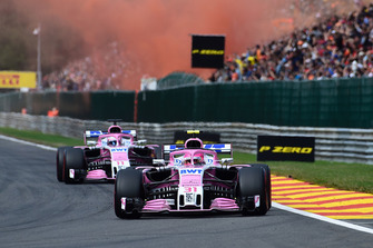 Esteban Ocon, Racing Point Force India VJM11 ve Sergio Perez, Racing Point Force India VJM11