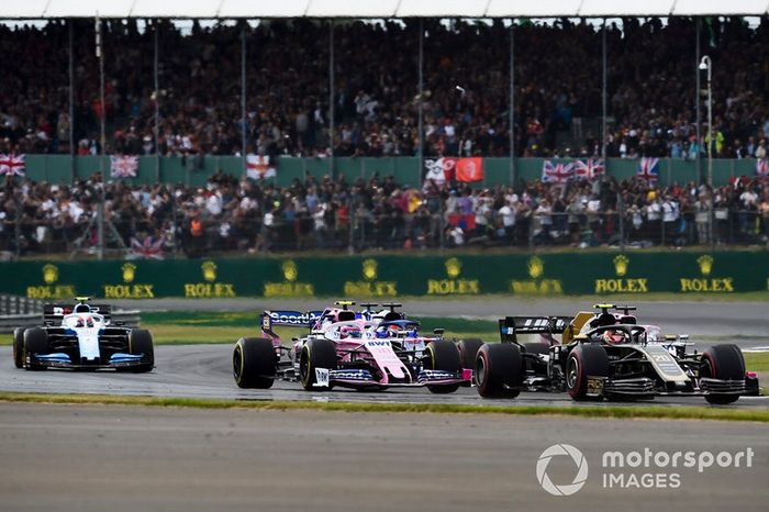 Kevin Magnussen, Haas F1 Team VF-19, lidera Sergio Pérez, Racing Point RP19, Lance Stroll, Racing Point RP19, y Robert Kubica, Williams FW42