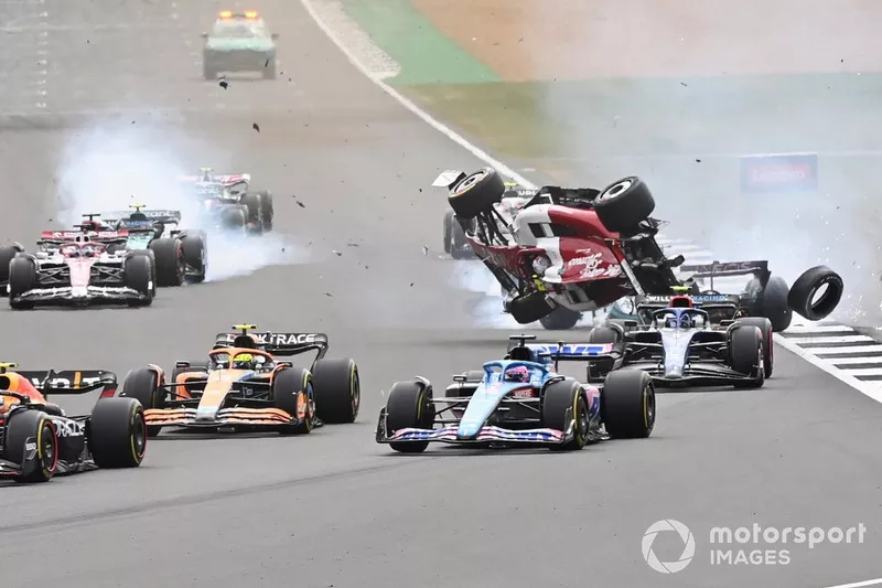 The accident involving Zhou Guanyu, Alfa Romeo C42, George Russell, Mercedes W13 at the start of the race