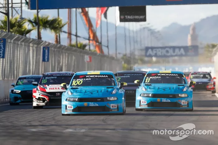 Start action Yvan Muller, Cyan Racing Lynk & Co 03 TCR leads