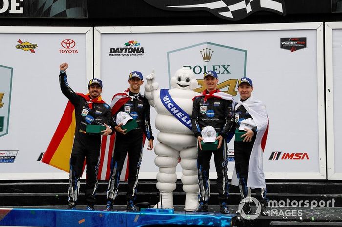 #10 Wayne Taylor Racing Cadillac DPi: Renger Van Der Zande, Jordan Taylor, Fernando Alonso, Kamui Kobayashi, victory celebration, podium