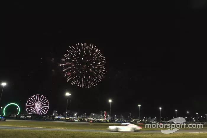 Acción y fuegos artificiales 