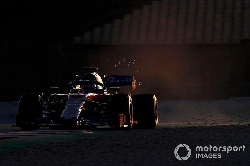 Alex Albon, Scuderia Toro Rosso STR14 sparks
