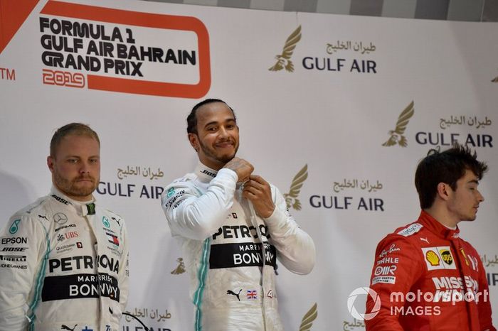 Podio: segundo lugar Valtteri Bottas, Mercedes AMG F1, ganador Lewis Hamilton, Mercedes AMG F1, y el tercer lugar Charles Leclerc, Ferrari