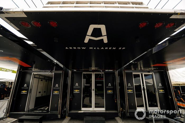 Patricio O'Ward, Arrow McLaren SP Chevrolet, Felix Rosenqvist, Arrow McLaren SP Chevrolet paddock 