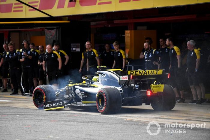 Nico Hulkenberg, Renault R.S. 19, depois de acidente que quebrou sua asa dianteira