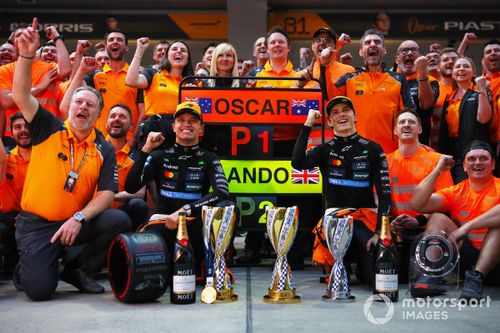 Lando Norris, McLaren, Oscar Piastri, McLaren, Zak Brown, McLaren