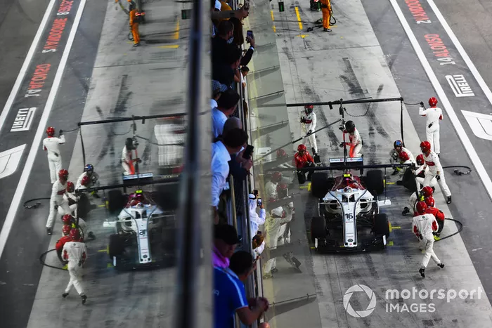 Charles Leclerc, Sauber C37 pit stop 