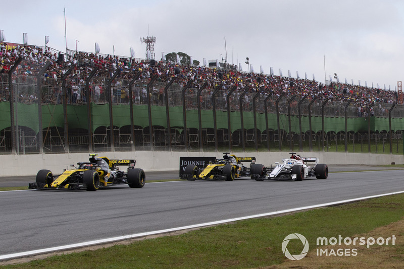 Carlos Sainz Jr., Renault Sport F1 Team R.S. 18, Nico Hulkenberg, Renault Sport F1 Team R.S. 18 y Marcus Ericsson, Sauber C37 