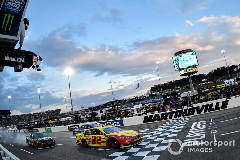 Yarış galibi Joey Logano, Team Penske, Ford Fusion Shell Pennzoil