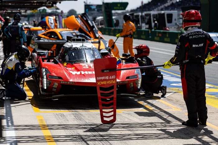  #311 Cadillac Whelen Cadillac V-SeriesR: Jack Aitken, Felipe Drugovich, Frederik Vesti