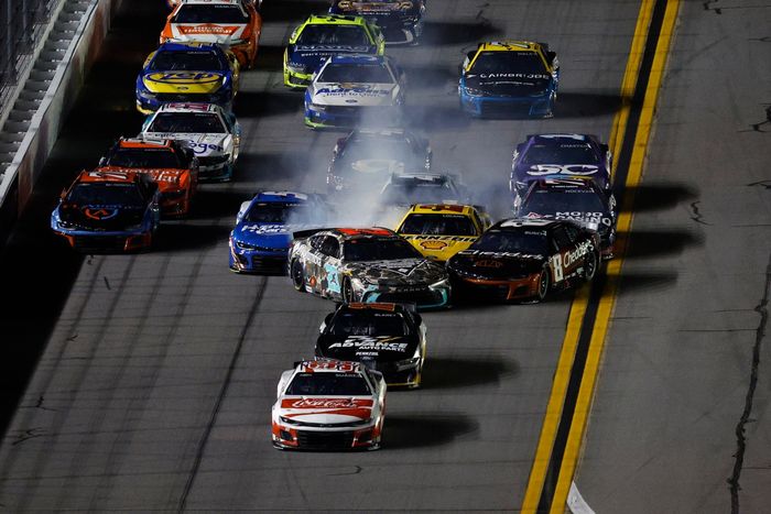 Bubba Wallace, 23XI Racing Toyota, Kyle Busch, Richard Childress Racing Chevrolet