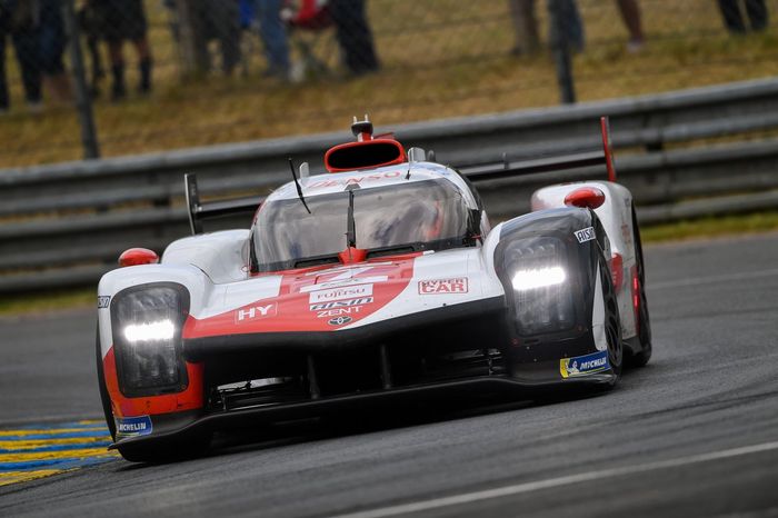 #7 Toyota Gazoo Racing Toyota GR010 Hybrid de Mike Conway, Kamui Kobayashi, José María López