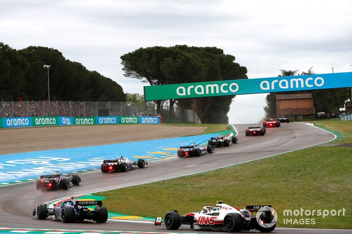 Pierre Gasly, AlphaTauri AT03, Alex Albon, Williams FW44, Nicholas Latifi, Williams FW44, Mick Schumacher, Haas VF-22