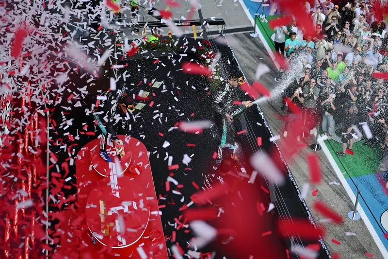 Andrea Kimi Antonelli, Mercedes; George Russell, Mercedes