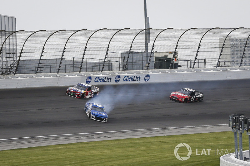 Kyle Larson, Chip Ganassi Racing, Chevrolet Camaro Credit One Bank spins after contact with Kyle Busch, Joe Gibbs Racing, Toyota Camry Skittles Red White & Blue