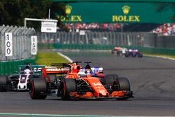 Fernando Alonso, McLaren MCL32, Brendon Hartley, Scuderia Toro Rosso STR12, Romain Grosjean, Haas F1