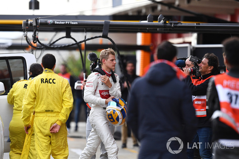 Marcus Ericsson, Alfa Romeo Sauber F1 Team returns to the pits