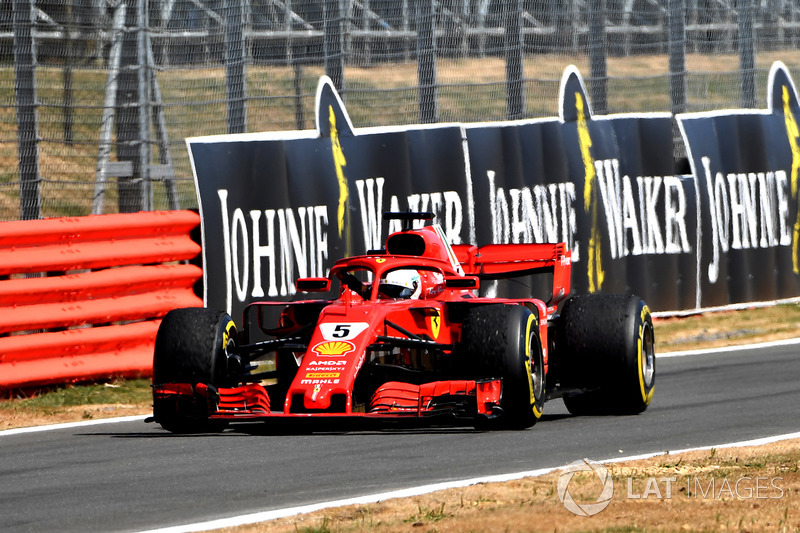 Il vincitore della gara Sebastian Vettel, Ferrari SF71H, arriva nel parco chiuso