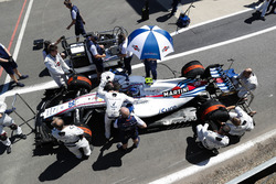 Sergey Sirotkin, Williams FW41, arranca desde el pit lane