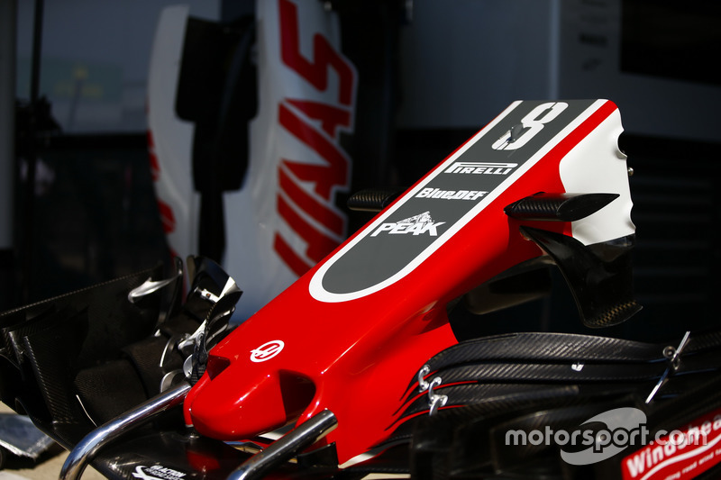 Le nez et l'aileron avant de Haas F1 Team VF-18