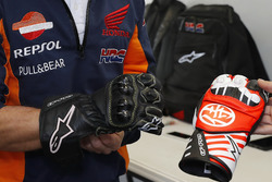 Dani Pedrosa, Repsol Honda Team with gloves
