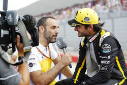 Cyril Abiteboul, Managing Director, Renault Sport F1 Team, interviews Carlos Sainz Jr., Renault Sport F1 Team, on the grid