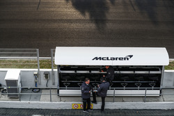Zak Brown, directeur exécutif du McLaren Technology Group, Eric Boullier, directeur de la compétition de McLaren