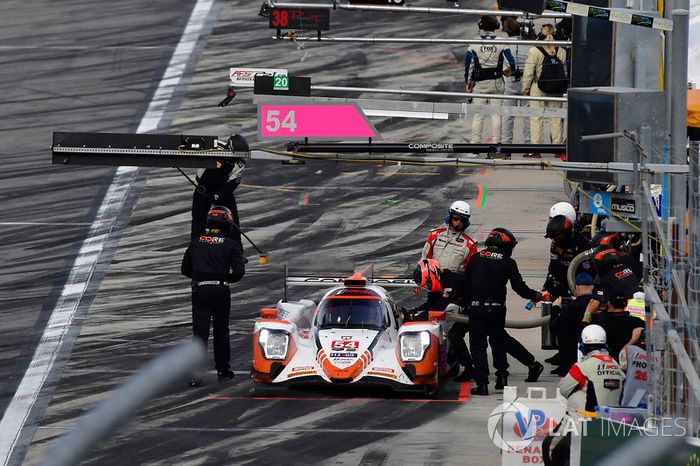 #54 CORE autosport ORECA LMP2, P: Jon Bennett, Colin Braun, Romain Dumas, Loic Duval pit stop