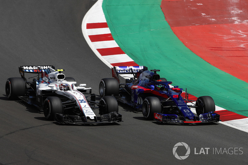 Sergey Sirotkin, Williams FW41, battles with Brendon Hartley, Toro Rosso STR13