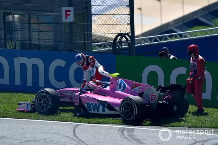 Giuliano Alesi, HWA Racelab, sale del coche