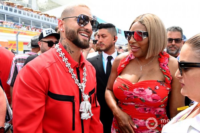 Serena Williams en la parrilla con un invitado VIP