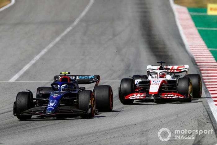 Nicholas Latifi, Williams FW44, Kevin Magnussen, Haas VF-22 