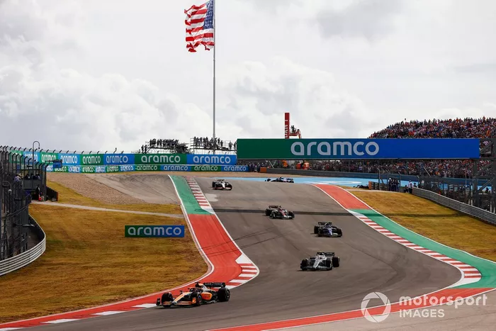 Daniel Ricciardo, McLaren MCL36, Yuki Tsunoda, AlphaTauri AT03, Nicholas Latifi, Williams FW44