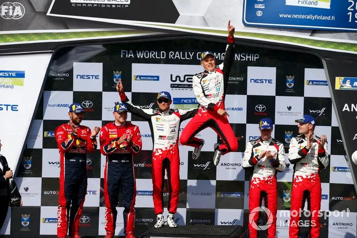 El podio: Ganador Ott Tänak, Martin Järveoja, Toyota Gazoo Racing WRT Toyota Yaris WRC, segundo lugar Esapekka Lappi, Janne Ferm, Citroën World Rally Team Citroën C3 WRC, tercer lugar Jari-Matti Latvala, Miikka Anttila, Toyota Gazoo Racing WRT Toyota Yaris WRC