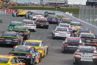 Kyle Busch, Joe Gibbs Racing, Toyota Camry M&M's leads the field into Turn 2