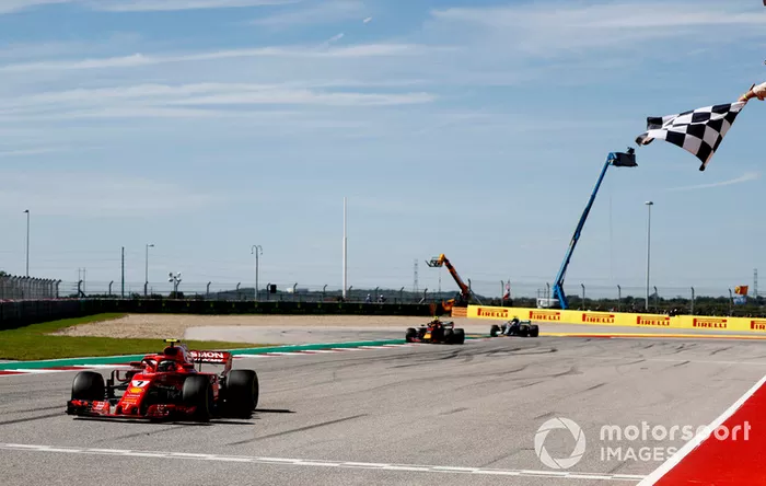Kimi Raikkonen, Ferrari SF71H, Max Verstappen, Red Bull Racing RB14, y Lewis Hamilton, Mercedes AMG F1 W09 EQ Power+