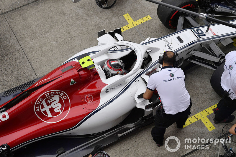Charles Leclerc, Sauber C37 pit stop