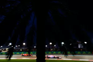 Esteban Ocon, Racing Point Force India VJM11, devant Sebastian Vettel, Ferrari SF71H