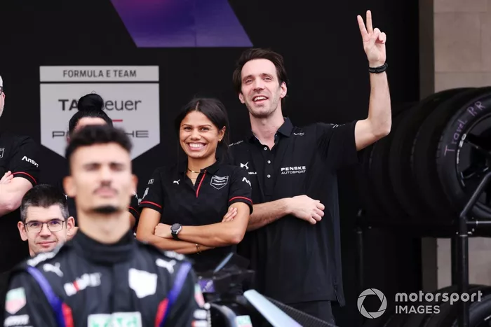 Jean-Eric Vergne, DS Penske with Porsche Formula E Team members