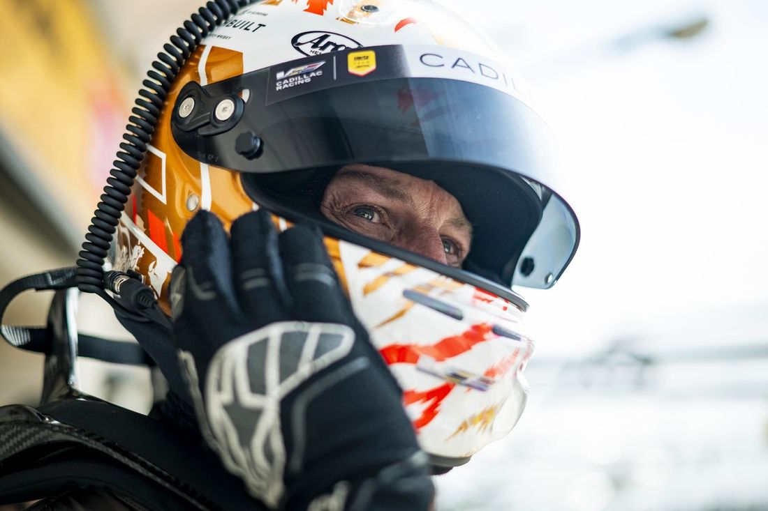 #38 Cadillac Hertz Team Jota Cadillac V-Series.R: Jenson Button