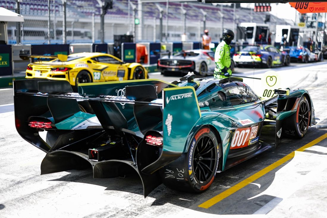 #007 Aston Martin Thor Team Aston Martin Valkyrie: Harry Tincknell, Tom Gamble, Ross Gunn