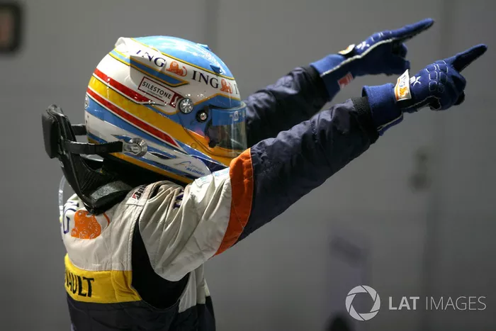 Fernando Alonso, Renault F1 Team R28 fête sa victoire