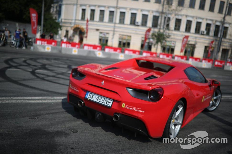 Марк Жене за кермом Ferrari