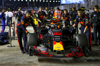 Max Verstappen, Red Bull Racing RB14 on the grid
