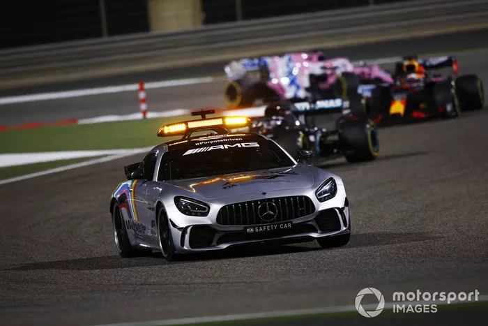 Safety Car Lewis Hamilton, Mercedes F1 W11, Max Verstappen, Red Bull Racing RB16, Sergio Pérez, Racing Point RP20