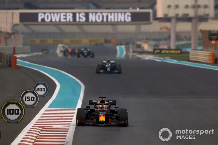 Max Verstappen, Red Bull Racing RB16, Valtteri Bottas, Mercedes F1 W11