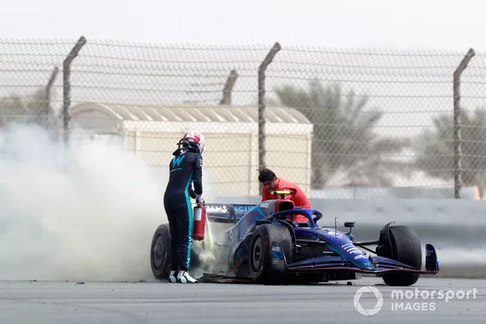 Nicholas Latifi, Williams FW44, para después de incendiar la parte trasera